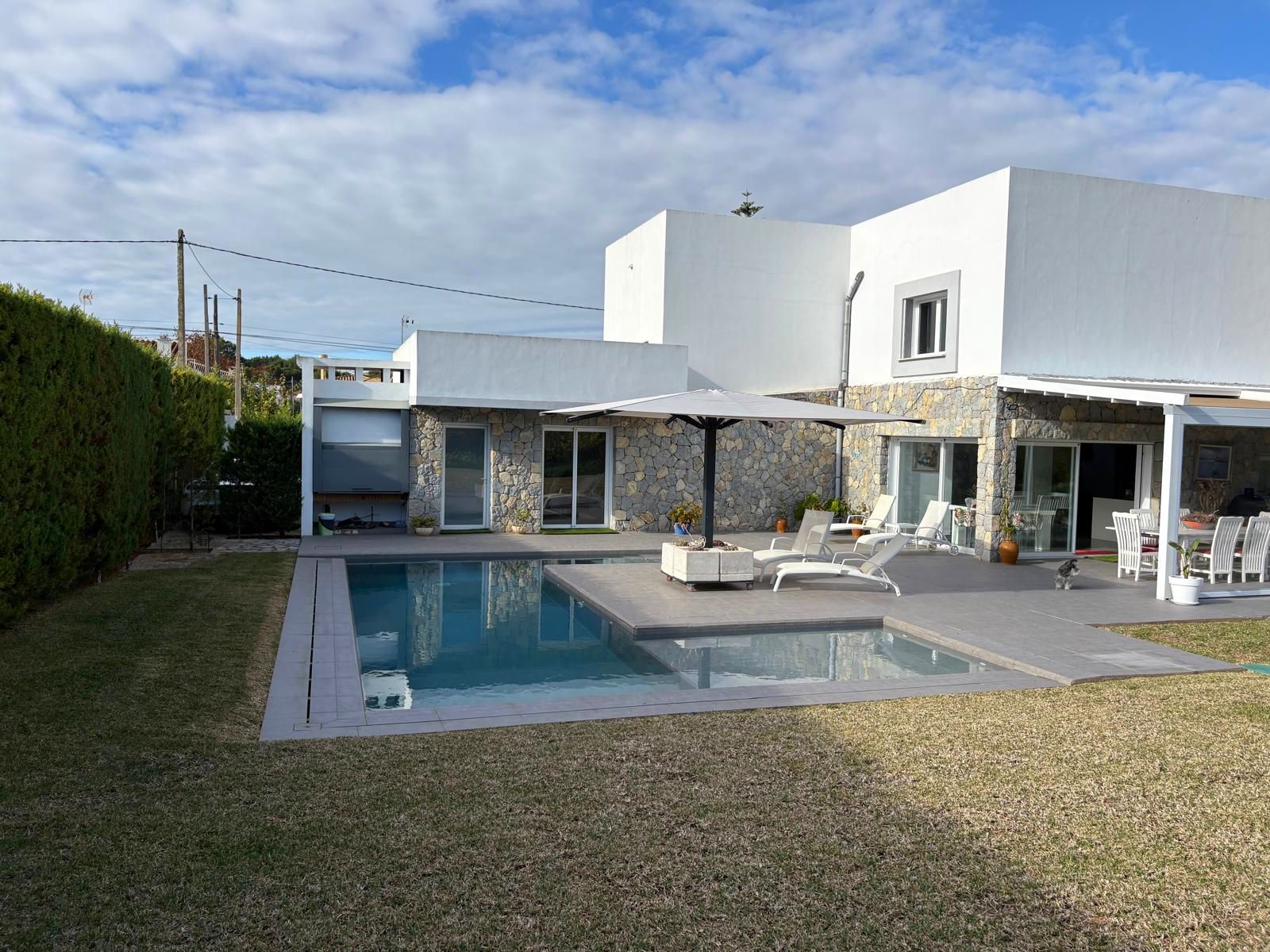 Modern detached family house with private pool
