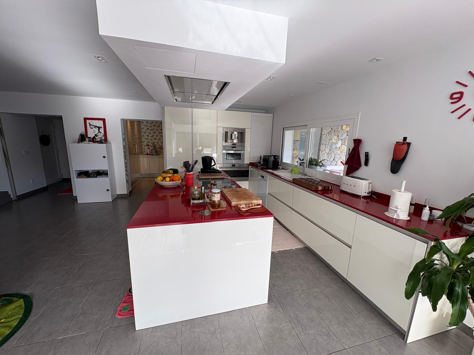 Modern detached family house with private pool