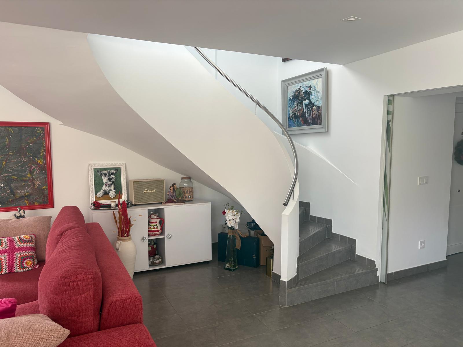 Modern detached family house with private pool