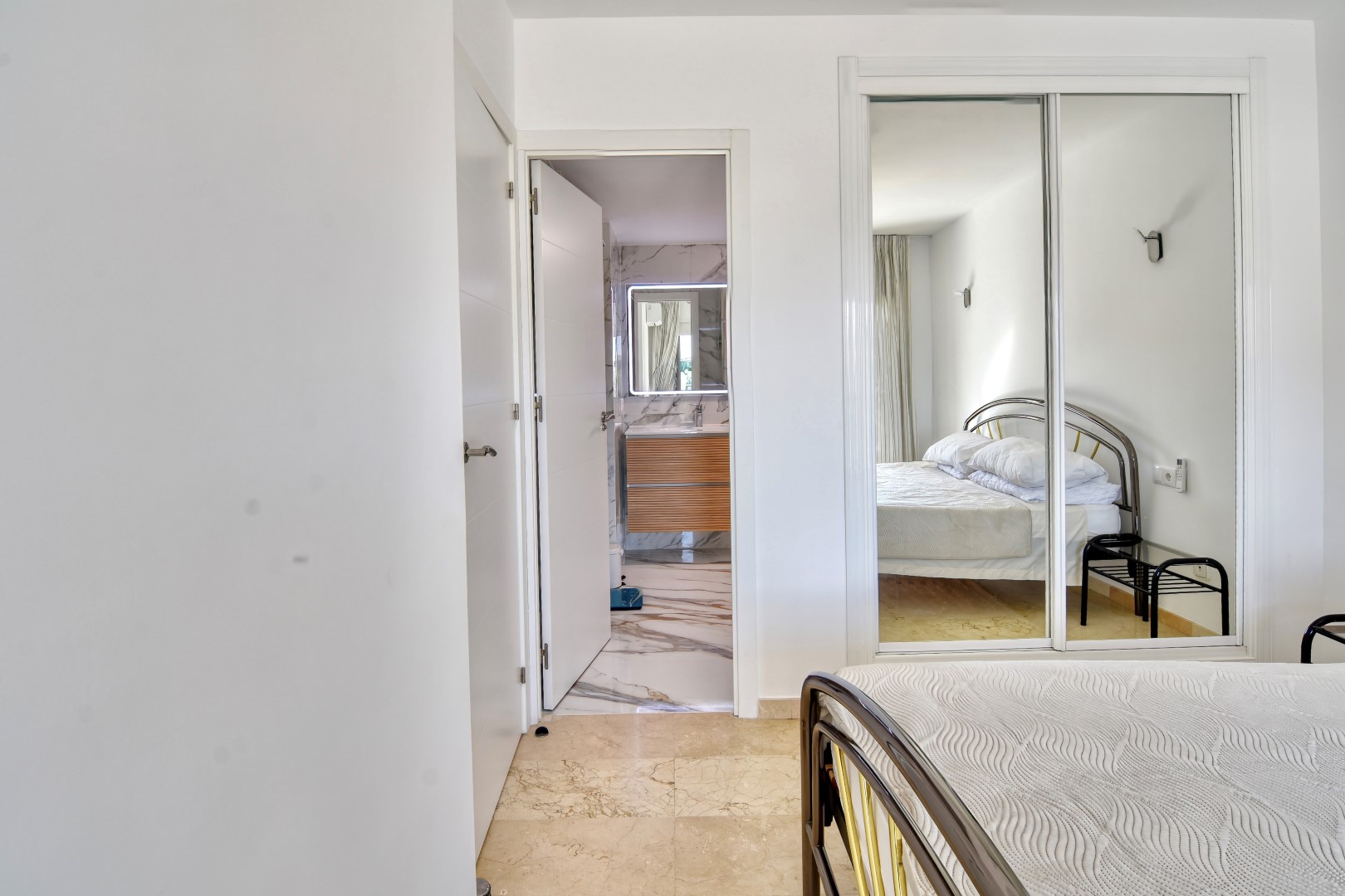 Charming 3 bedroom apartment in Silver Point, sea view