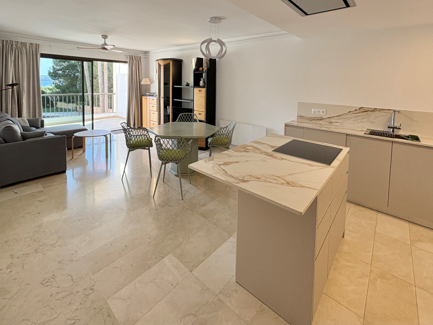 Charming 3 bedroom apartment in Silver Point, sea view