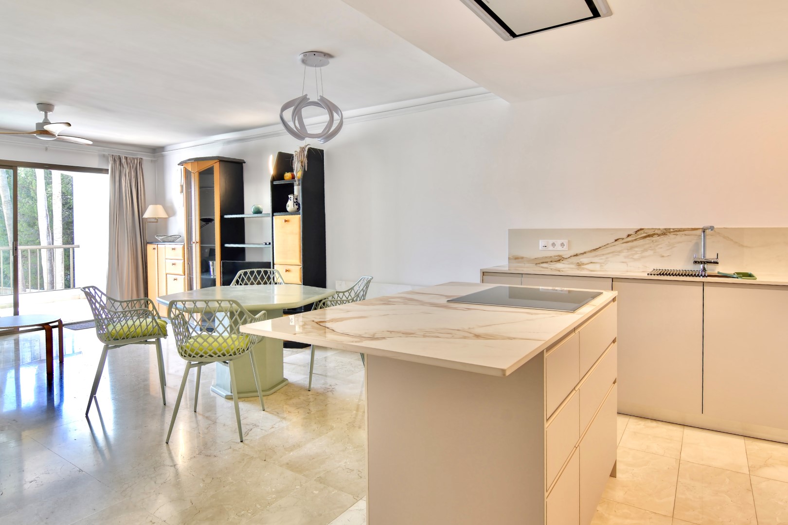 Charming 3 bedroom apartment in Silver Point, sea view