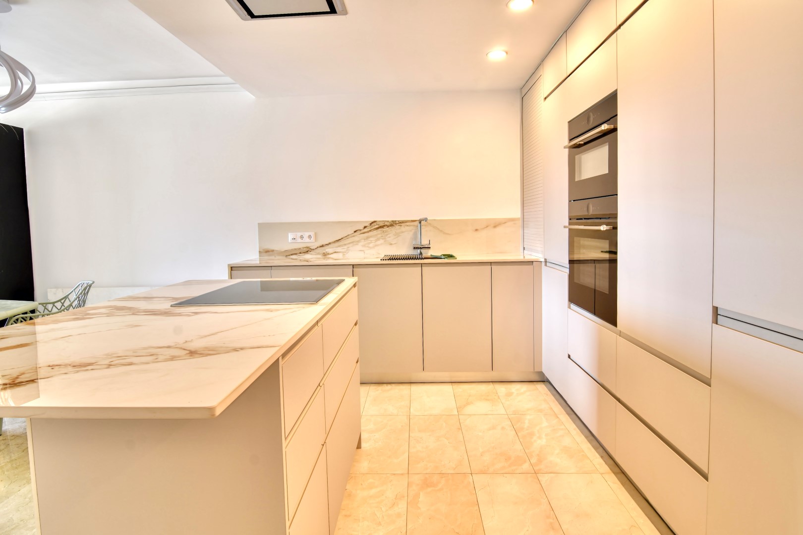 Charming 3 bedroom apartment in Silver Point, sea view
