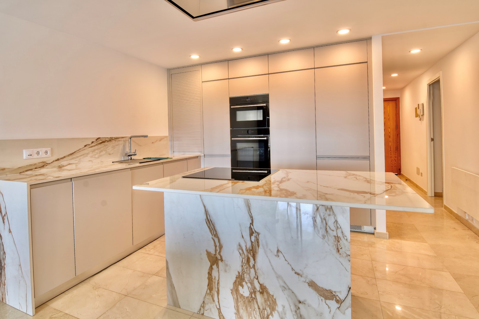 Charming 3 bedroom apartment in Silver Point, sea view