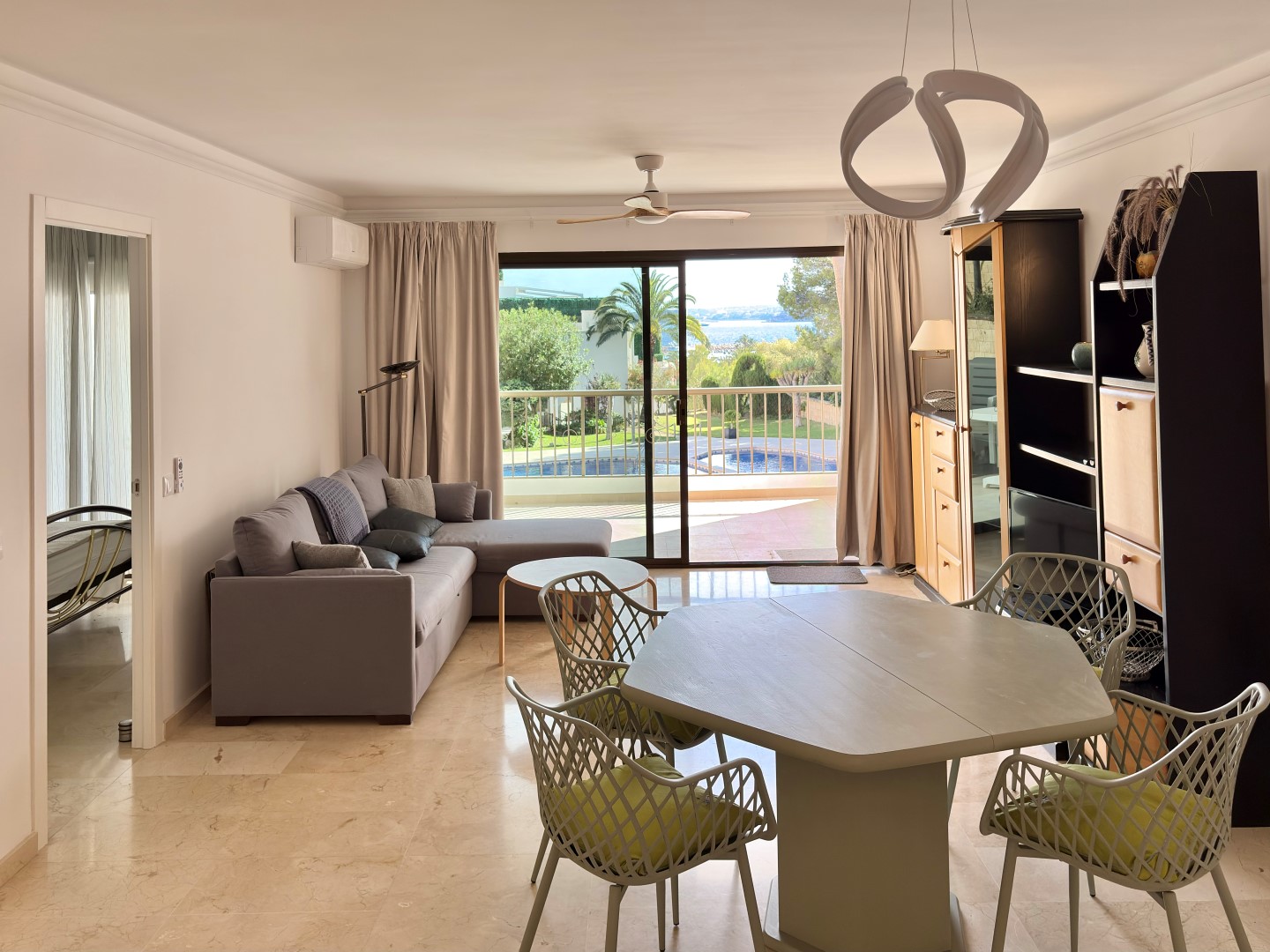 Charming 3 bedroom apartment in Silver Point, sea view