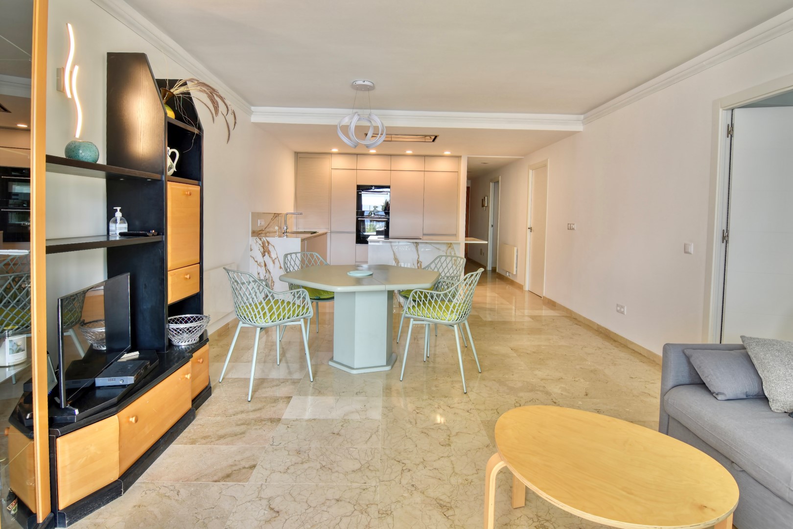 Charming 3 bedroom apartment in Silver Point, sea view