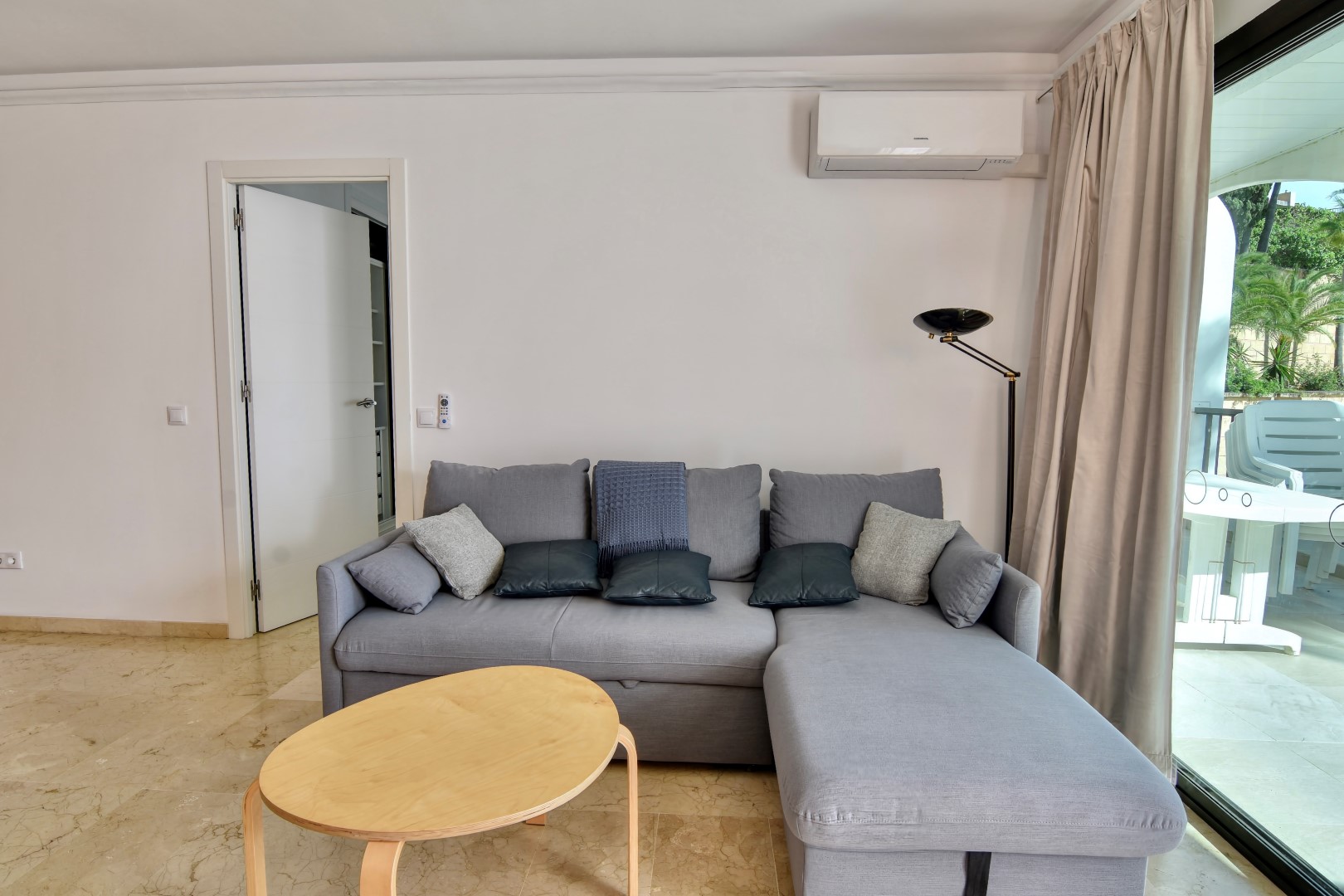 Charming 3 bedroom apartment in Silver Point, sea view