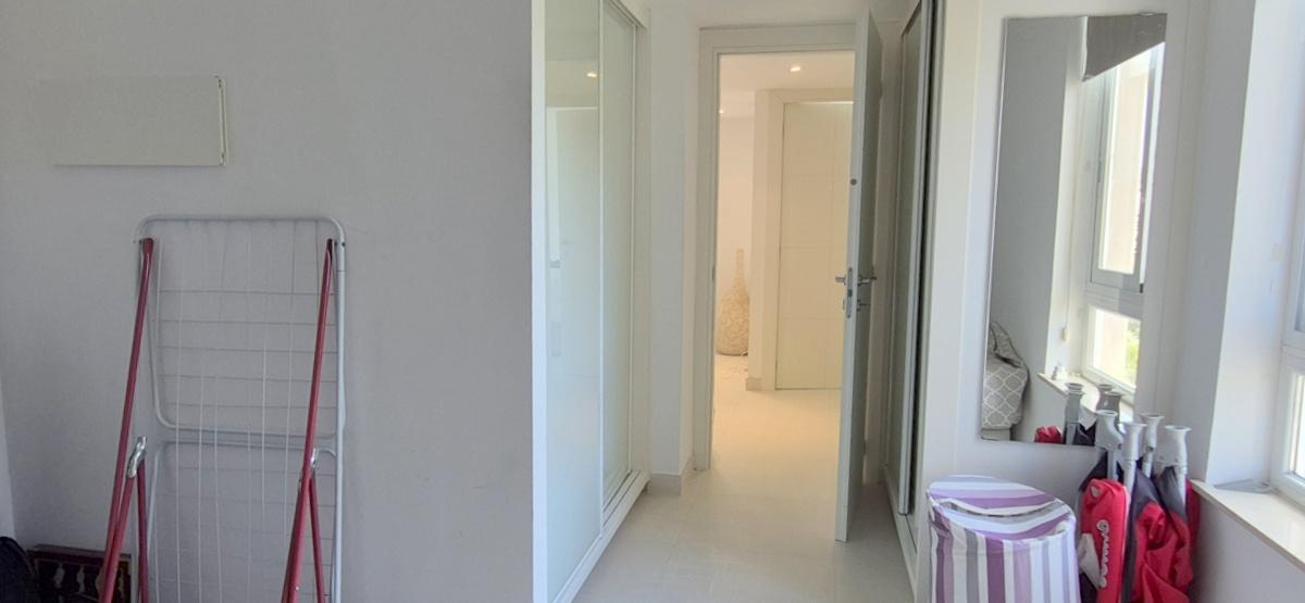 Front line 2 bedroom modern apartment with sea views