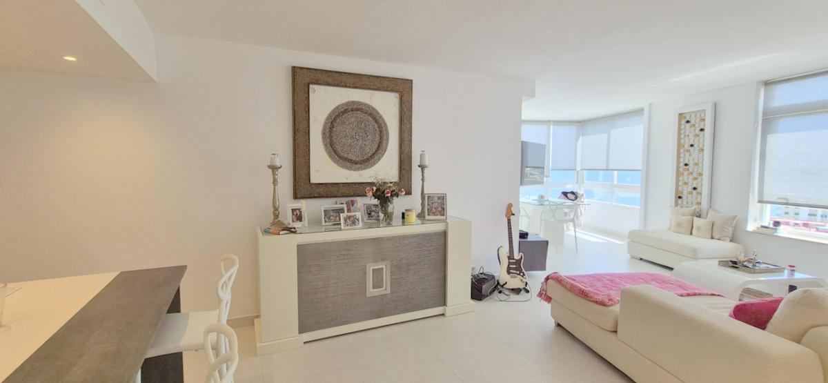 Front line 2 bedroom modern apartment with sea views