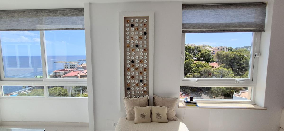 Front line 2 bedroom modern apartment with sea views