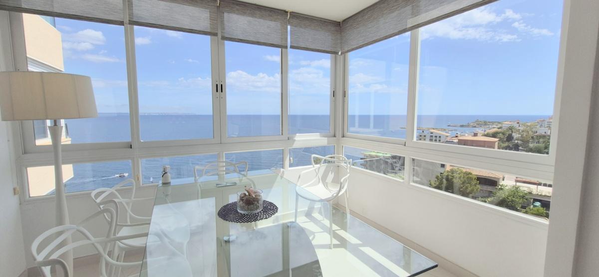 Front line 2 bedroom modern apartment with sea views