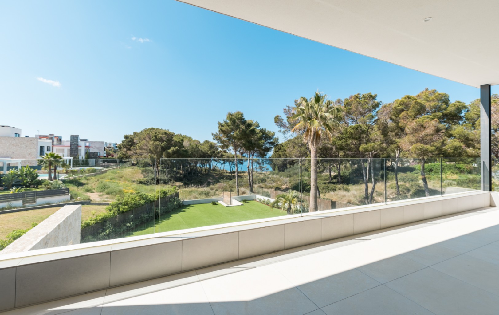 Magnífica villa moderna con jardín y piscina